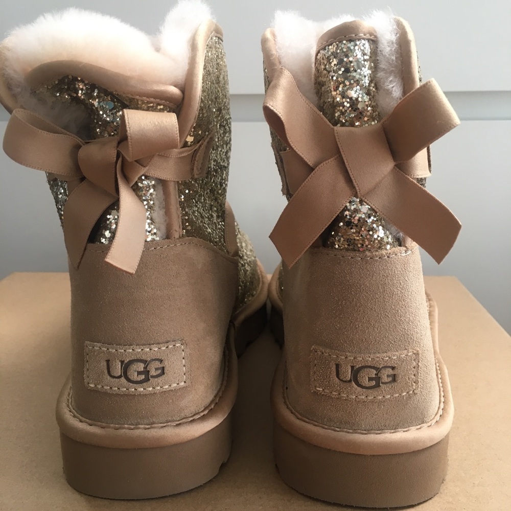 NWT ✨ UGG classic mini bow cosmo gold ✨